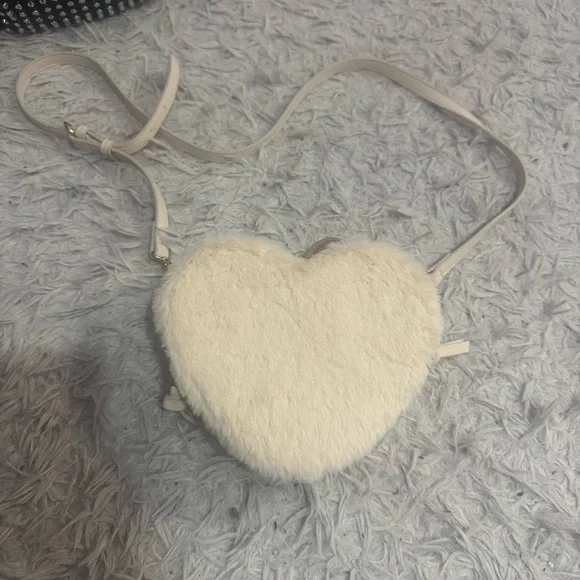 Lauren Conrad Cream Heart-Shaped Faux Fur Bag - Picture 8 of 9